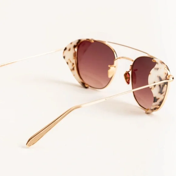 KREWE Earhart Blinker SunglassesLuxury Women display picture 2